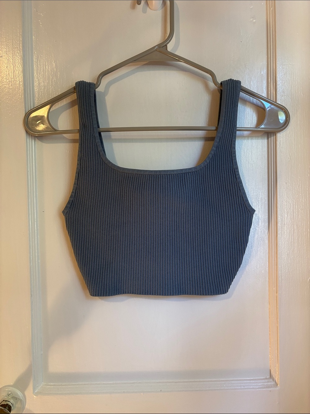 Aritzia sculpt tank cropped